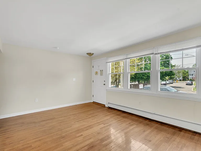 Savin Court Apartments — Photo 13