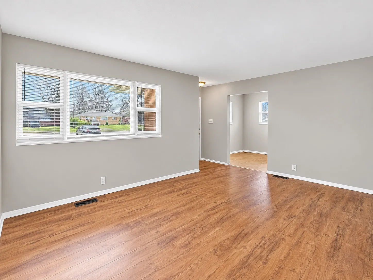 4184 N Grand Ave — Photo 2