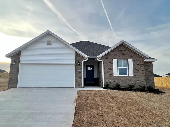 297 Presley Loop, Huntsville, AR 72740