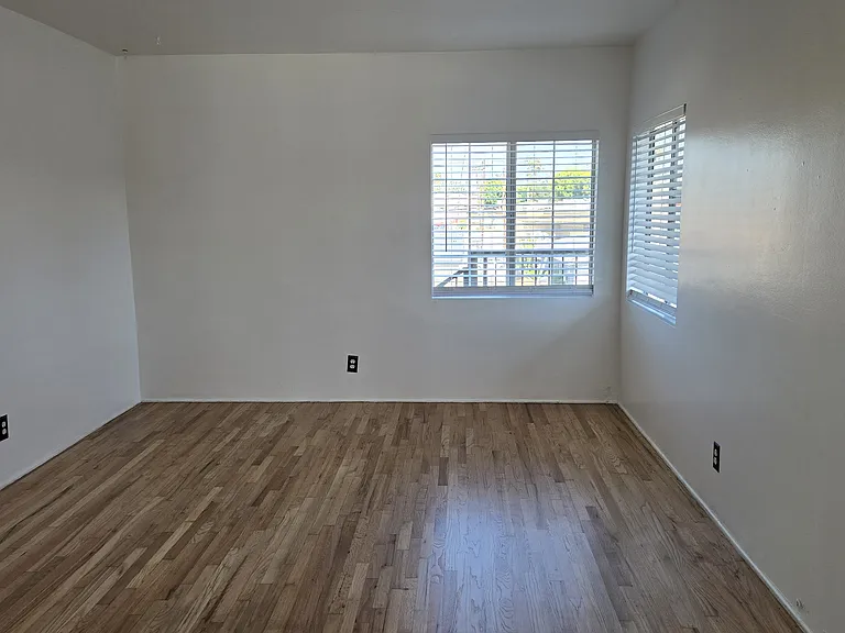3554 Locke Ave — Photo 9
