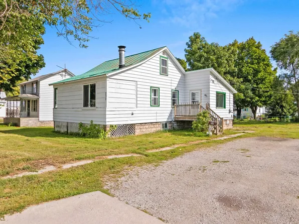 232 Center St, Oconto, WI 54153