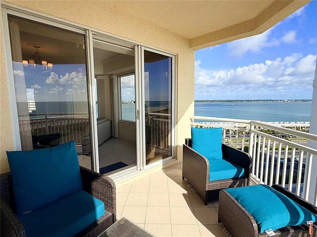 3 bed, 2.0 bath, 2004 sqft, $7,000 — Photo 4