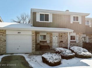 1271 Exeter Ct, Wheaton, IL 60189
