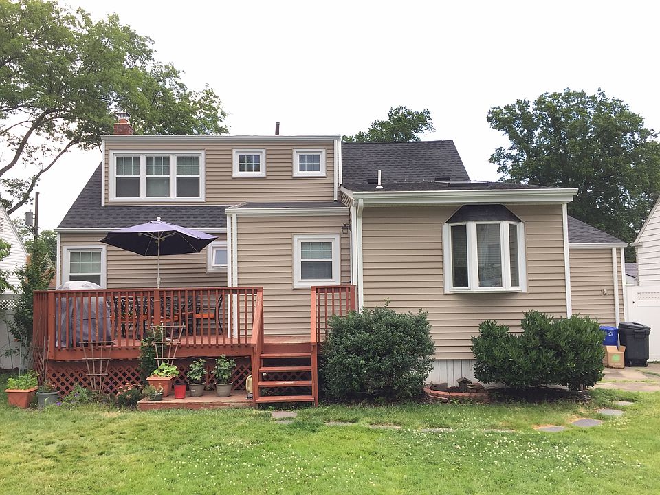 2nd image of 818 Hillside Rd