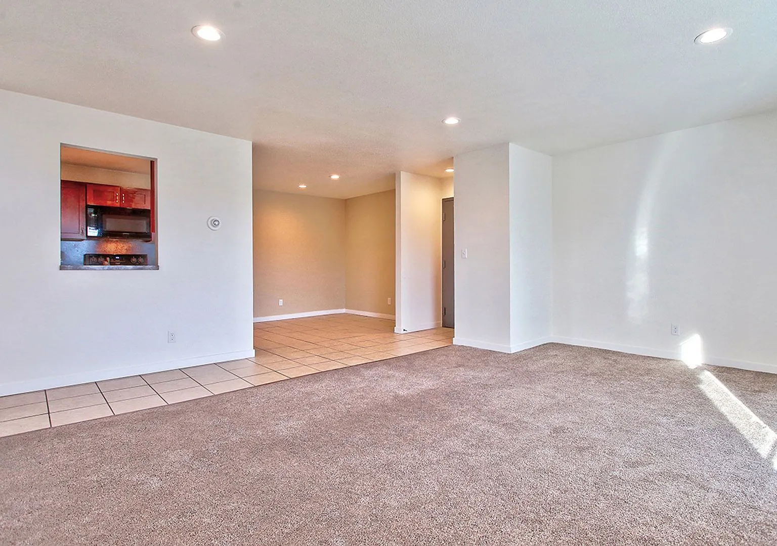 2 Bed - 1 Bath - Covered Parking - Deck — Photo 3