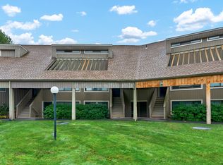 16 Pine Orchard Rd APT 23, Branford, CT 06405