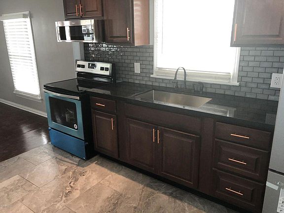 5th image of 3913 Garfield Ave