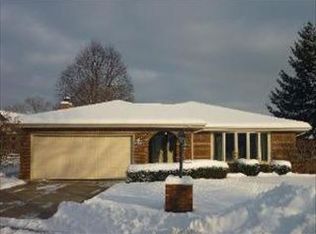 8305 Regency Ct, Willow Springs, IL 60480