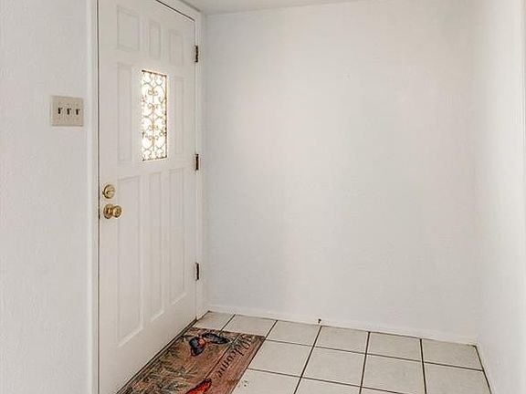 3rd image of 8905 Comet St