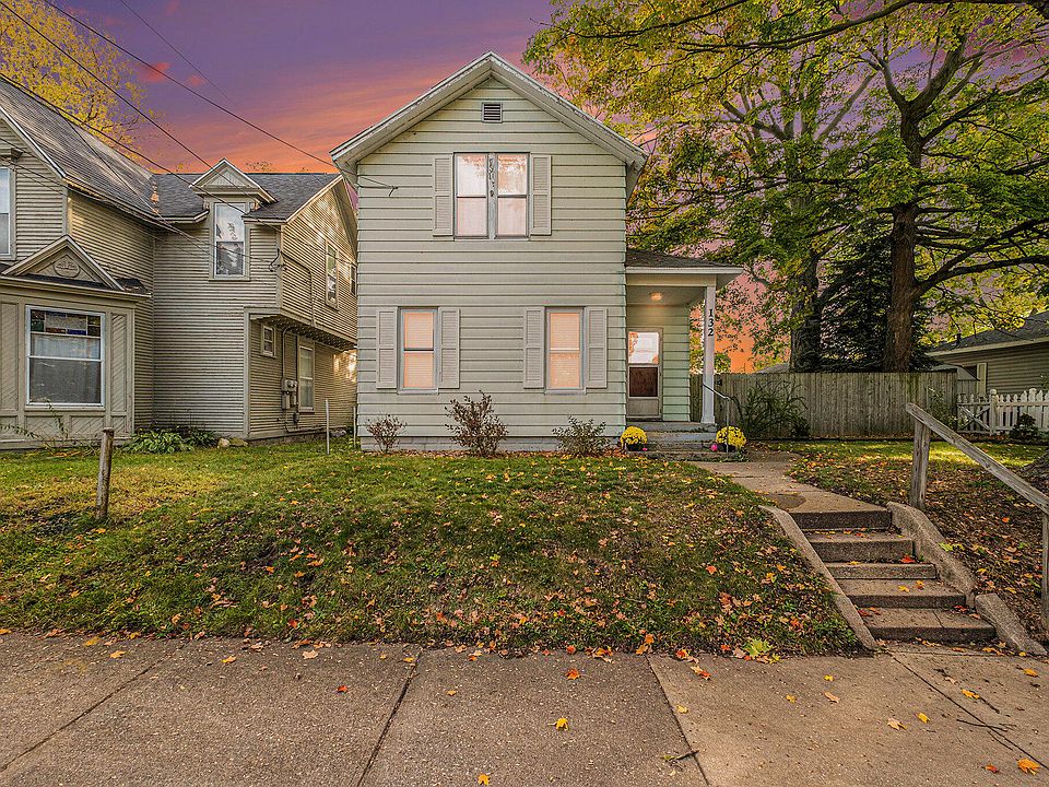 1st image of 132 Carrier St NE