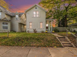 132 Carrier St NE, Grand Rapids, MI 49505