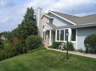 106 E Sutton Pl, Waukesha, WI 53188