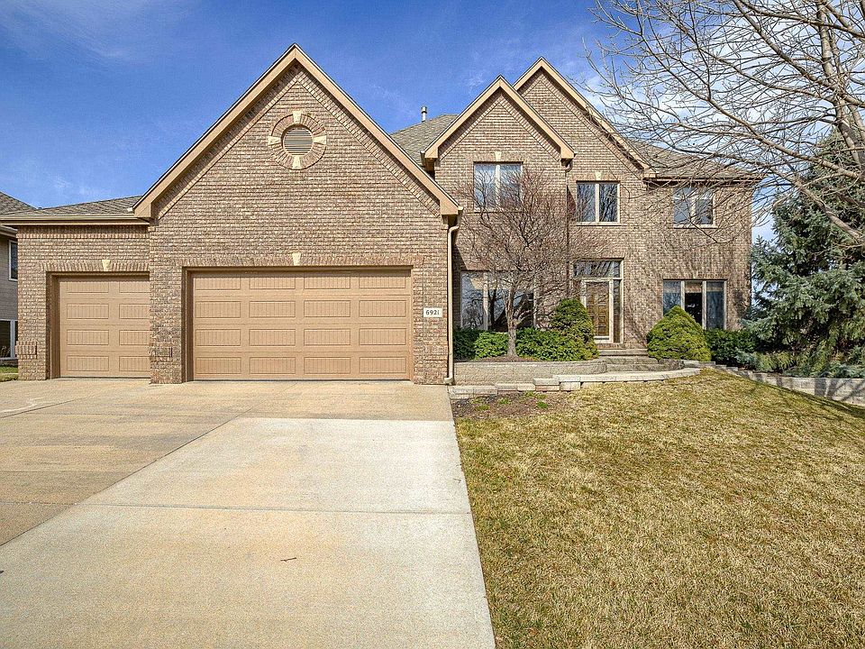 1st image of 6921 N 118th Cir