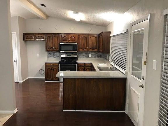 3rd image of 345 Meadowcreek Ln