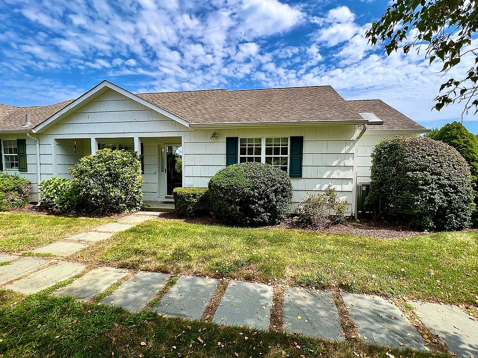 1st image of 100 Saint Andrews Cir
