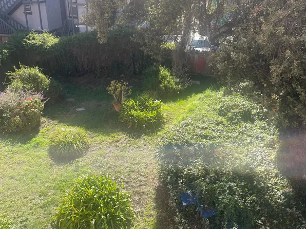 611 W Grand Ave APT 8, Oakland, CA 94612