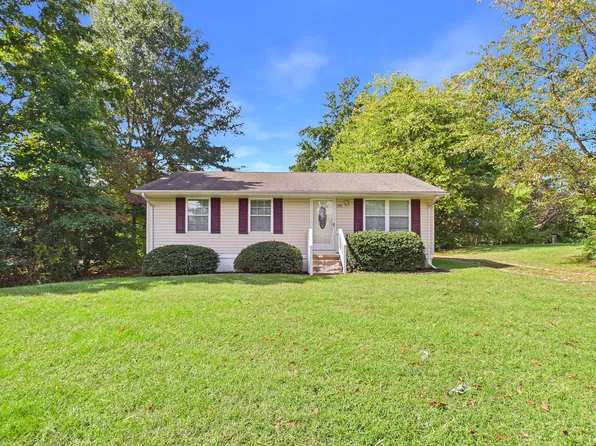 102 Needham St, Farmville, VA 23901