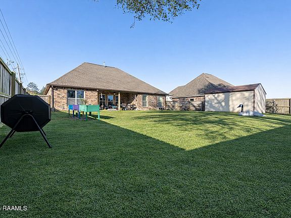 4th image of 409 Victoria Lights Ln