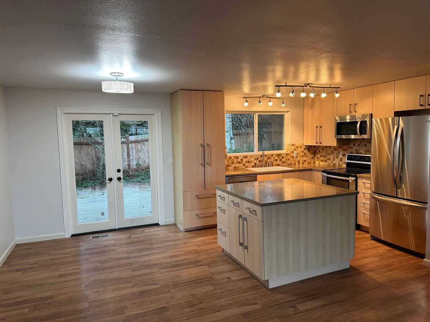 Large 4 bedroom home near Boeing — Photo 2
