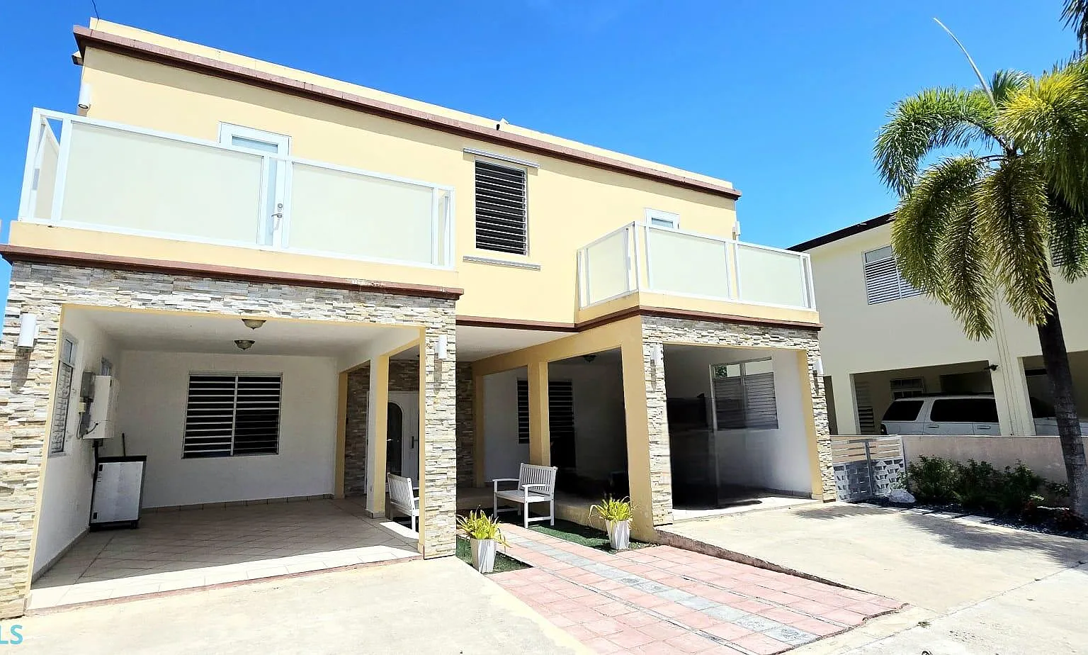 5 bed, 3.5 bath, 2500 sqft, $2,200 — Photo 1