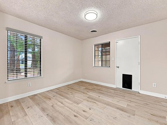 5th image of 10105 Shadow Oak Way