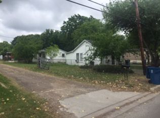 215 Seadrift St, Port Lavaca, TX 77979