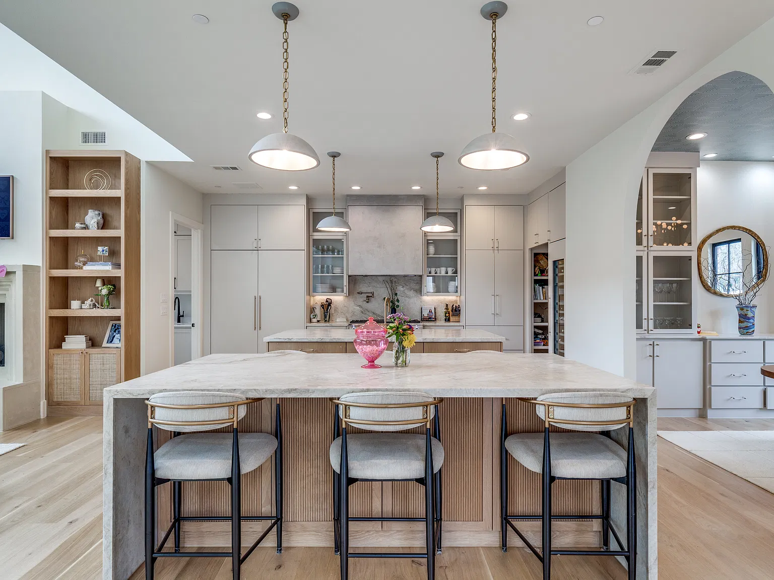 5 bed, 5.5 bath, 5003 sqft, $30,000 — Photo 1