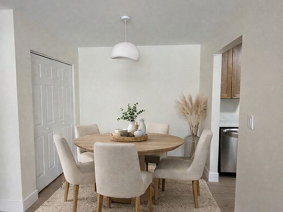 4th image of 16W540 Lake Dr APT 104