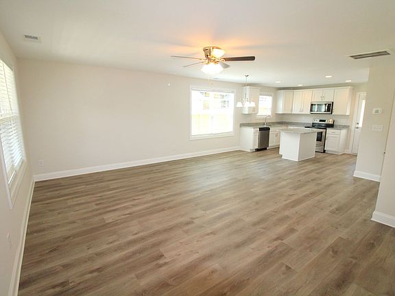 4th image of 1207 Gaston Ave