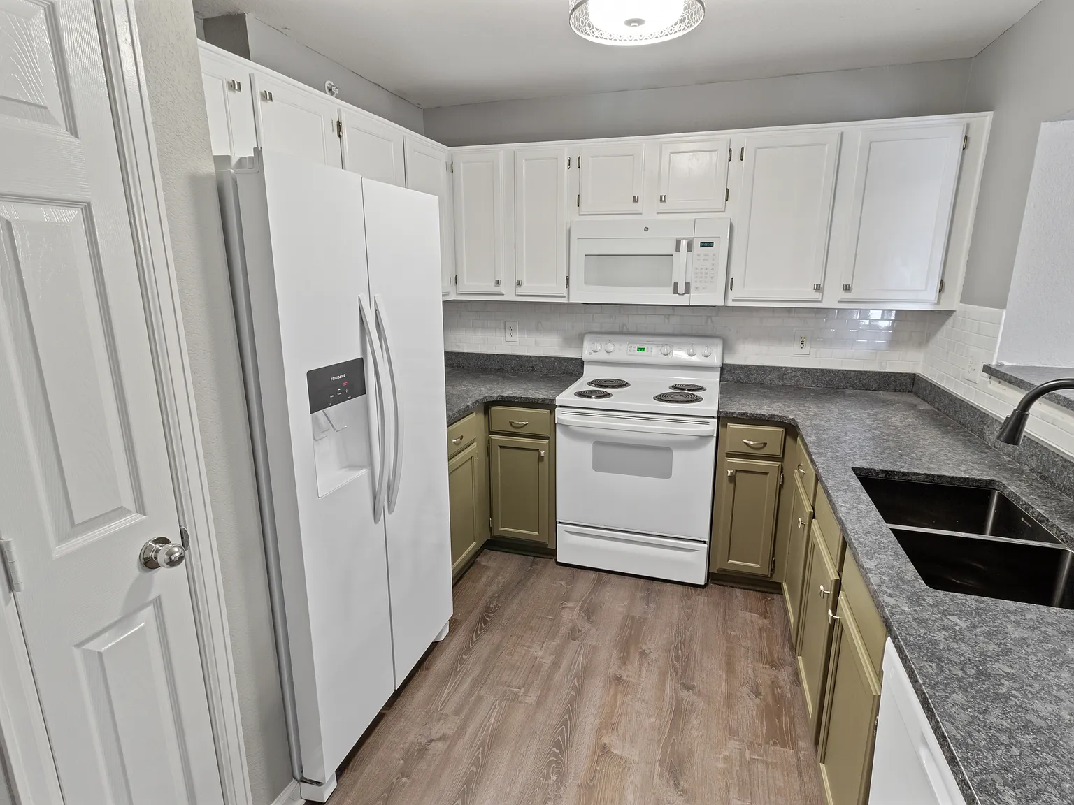 2 bed, 1136 sqft, $1,875 — Photo 4