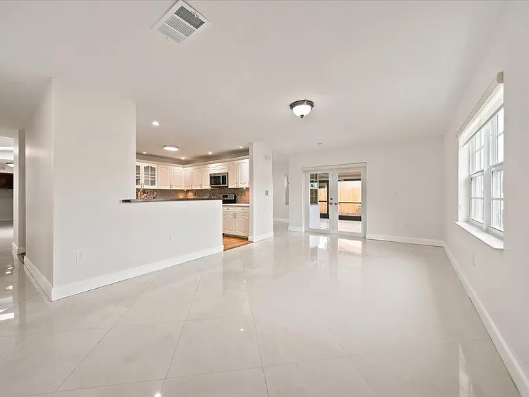 20009 NW 66th Pl — Photo 11