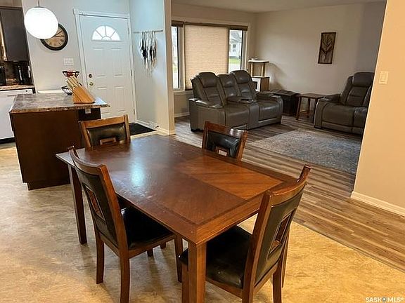 3rd image of 206 3rd AVENUE W