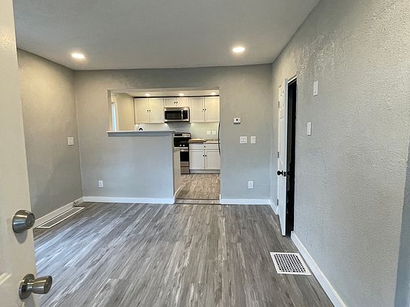 3rd image of 709 Miner St