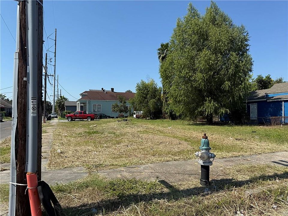 2nd image of 1802 Mandeville St