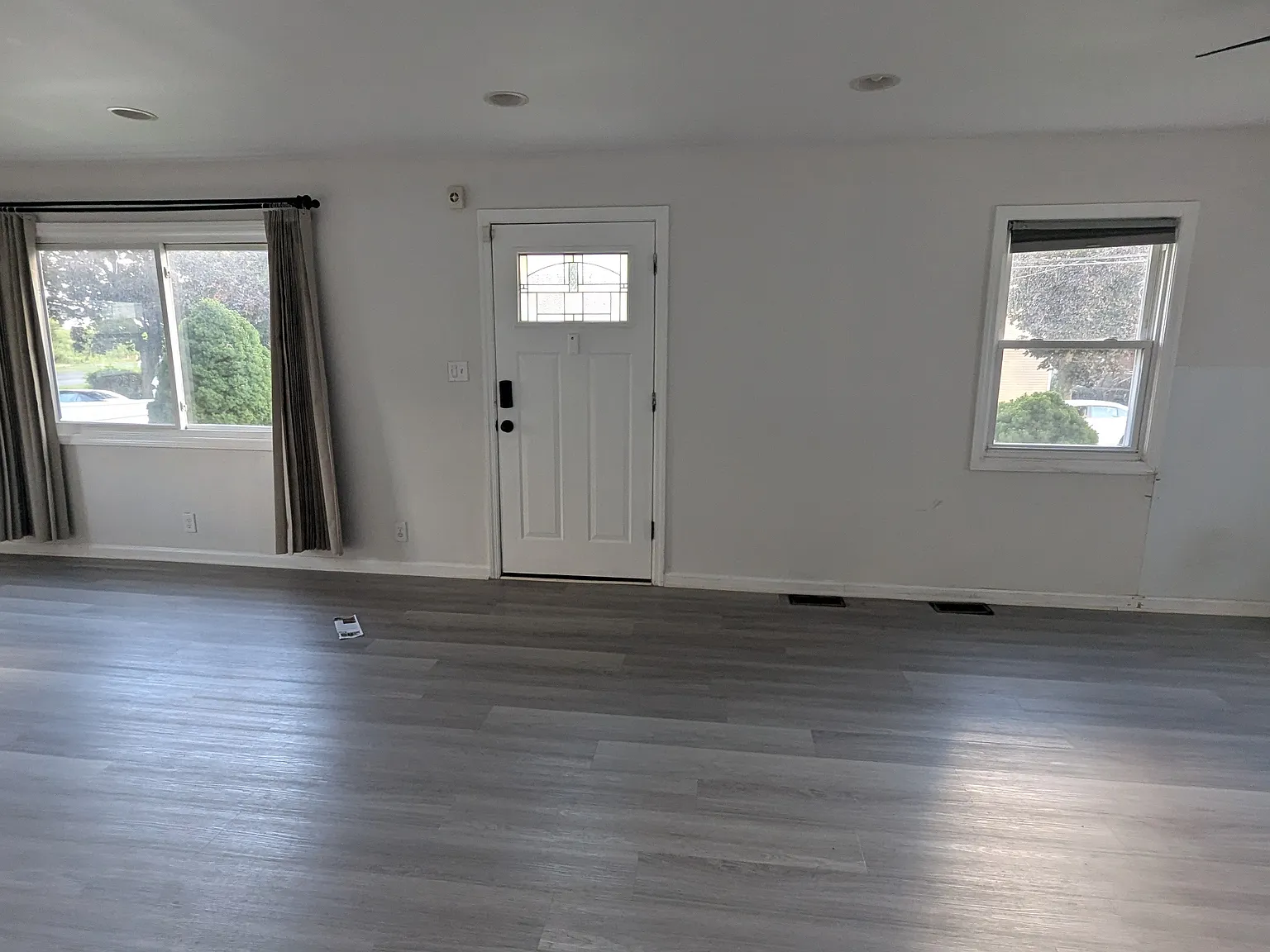 3 bed, 2.5 bath, 1256 sqft, $3,750 — Photo 2