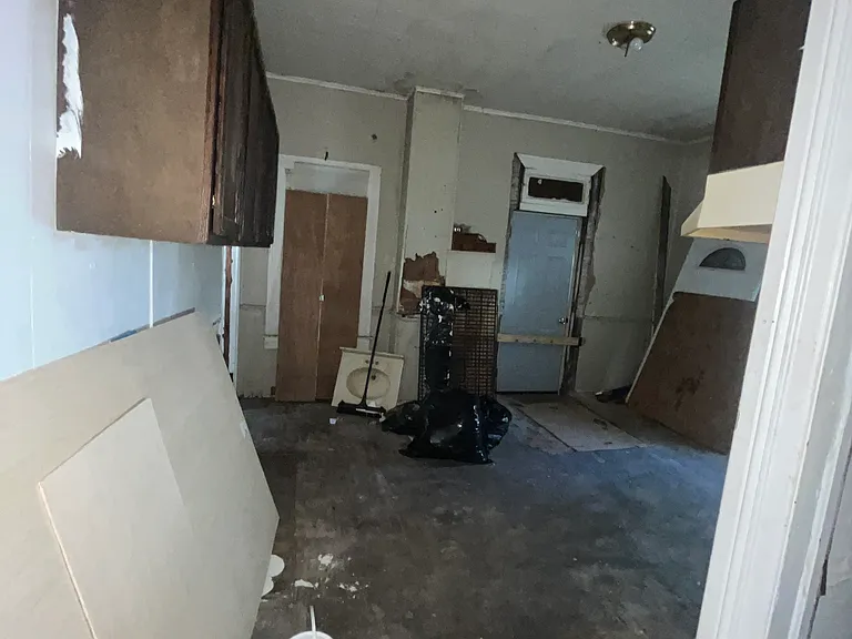 1409 S Western Ave — Photo 9