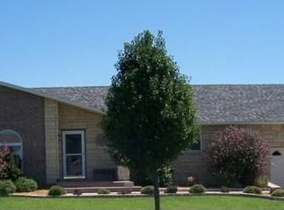 3513 Lakeshore Dr, Winfield, KS 67156