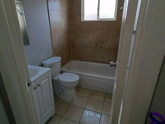 4th image of 1363 Yosemite St #305