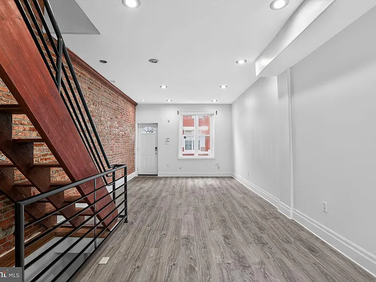1302 N Dover St — Photo 14