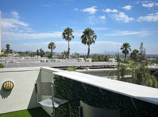 8455 De Longpre Ave APT 401, West Hollywood, CA 90069