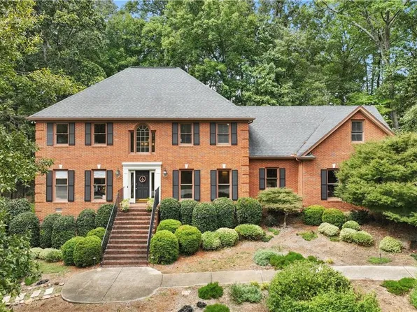 1056 E Lake Dr, Gainesville, GA 30506