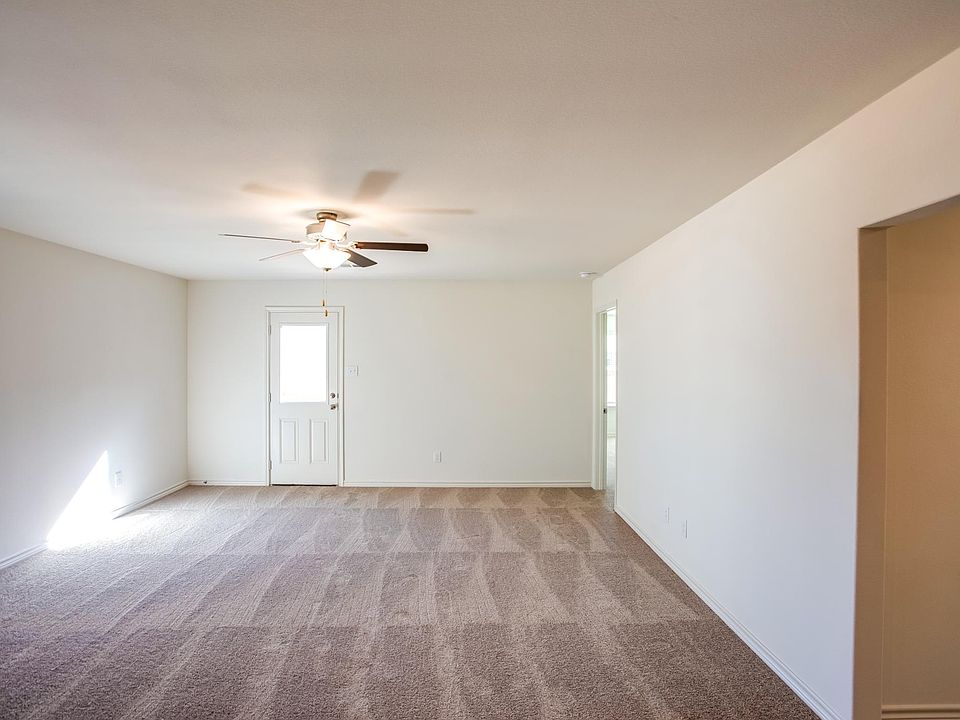 1st image of 528 Fox Glen Cv