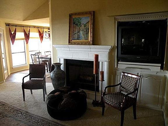 3rd image of 411 Columbia Dr
