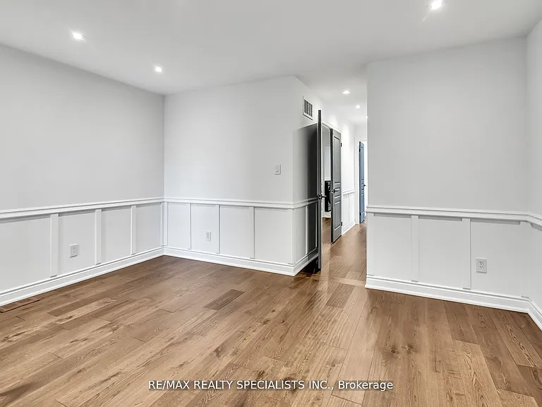 7 Streight Ln — Photo 17