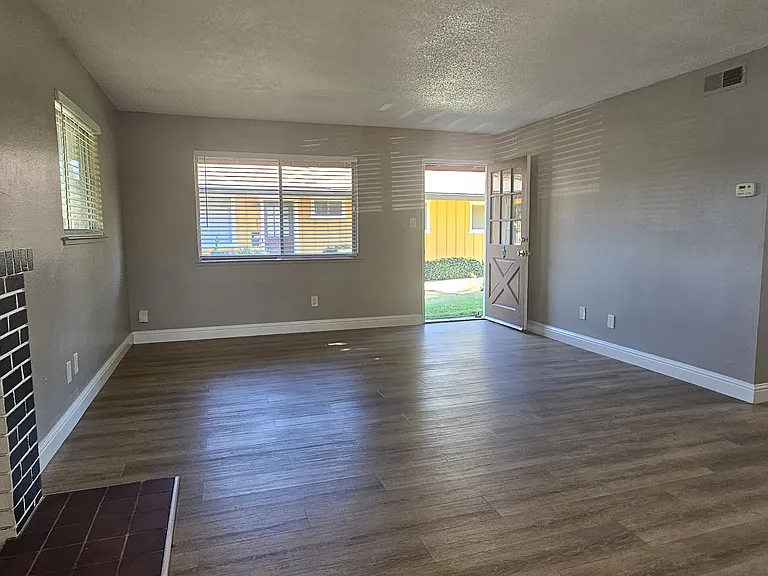 5893 S Land Park Dr — Photo 5