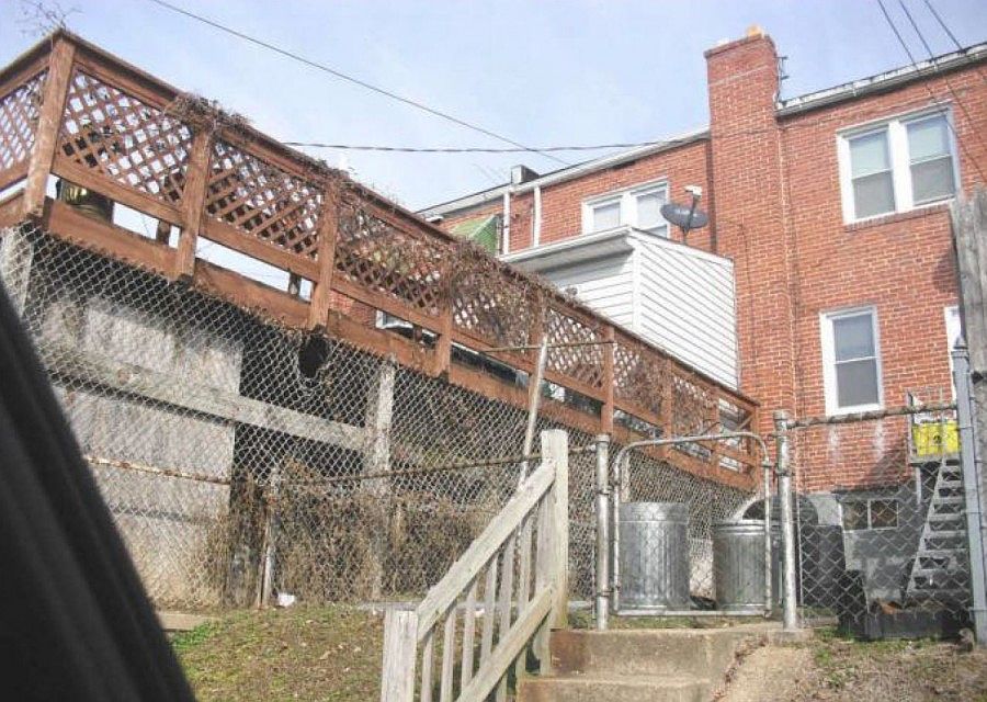 2nd image of 2002 Harman Ave