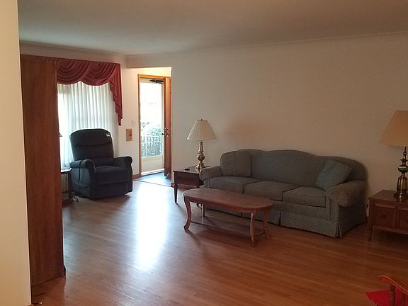 2nd image of 730 N Drury Ln