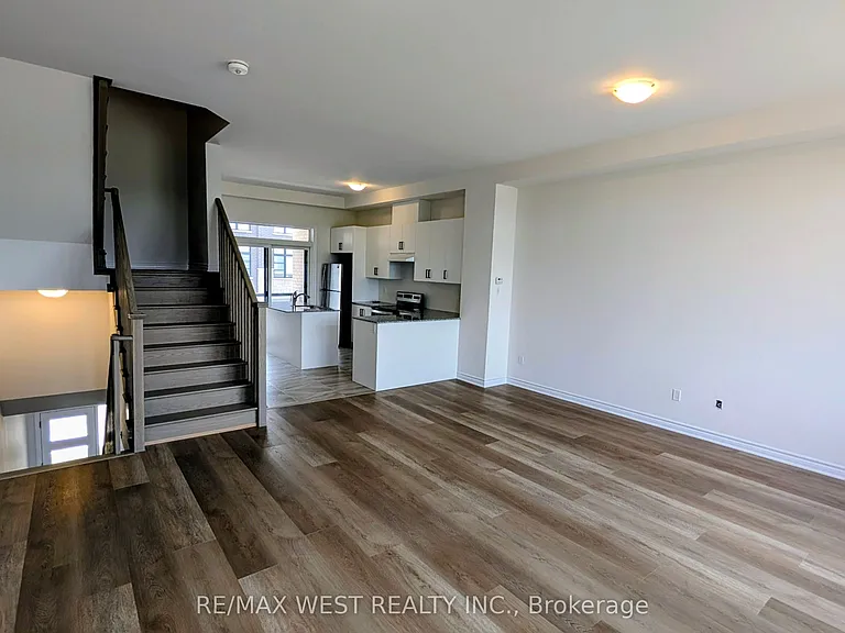 91 Inverary Cres — Photo 10