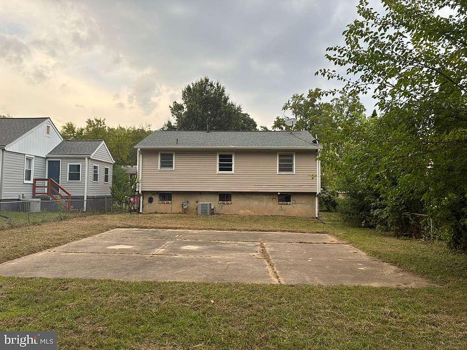2nd image of 4917 Fox St