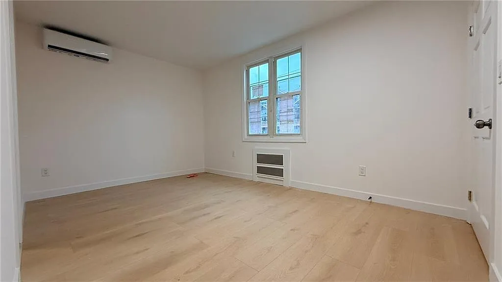 3 bed, 2.0 bath, 1100 sqft, $3,450 — Photo 2